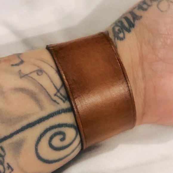 🌸Louis Vuitton🌸Strap / Cuff Holder🌸Measurements in Description🌸 - Picture 5 of 11